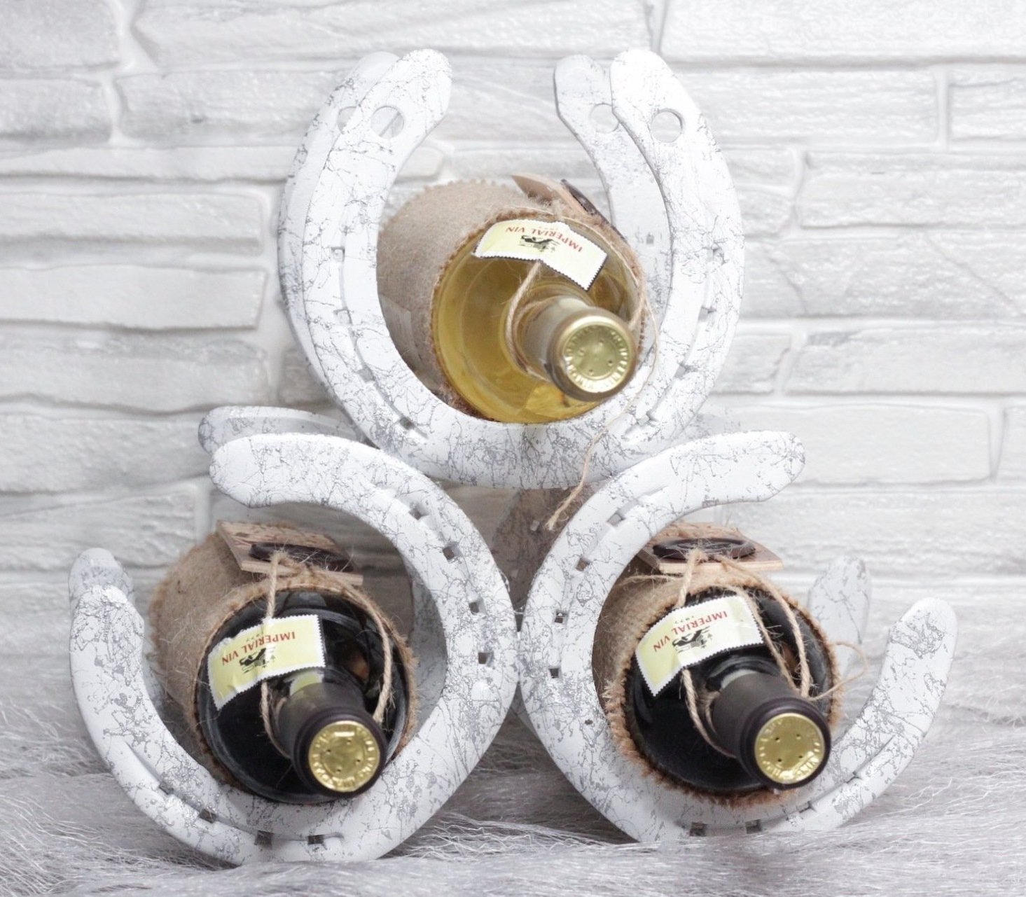 stojan-na-vino-z-podkov-fantasy-horse-darek