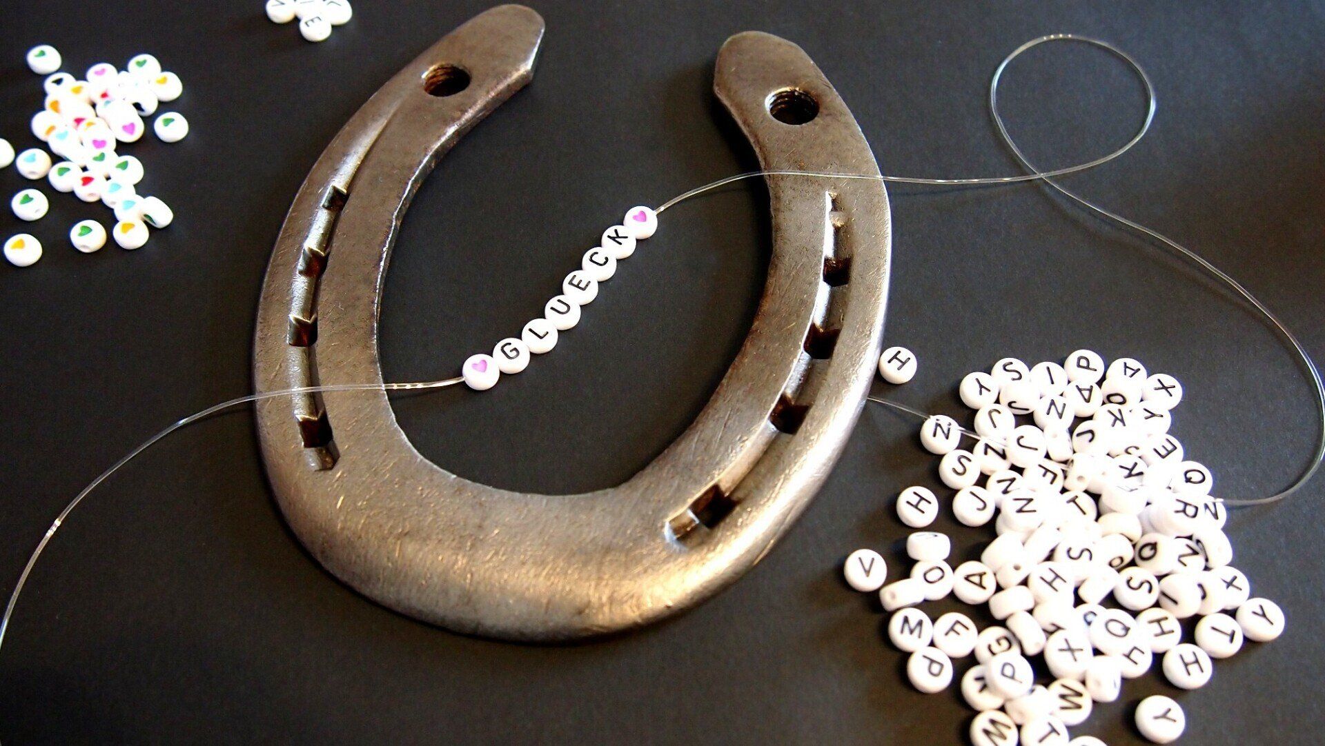 diy-kreativni-sada-naramek-pro-stesti-s textem-na-prani