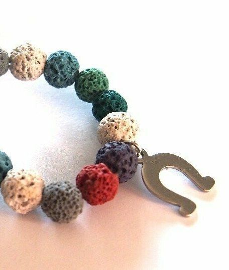 Náramek s podkovou z lávových kamenů naramek-lava-kameny-s-podkovou-fantasy-horse