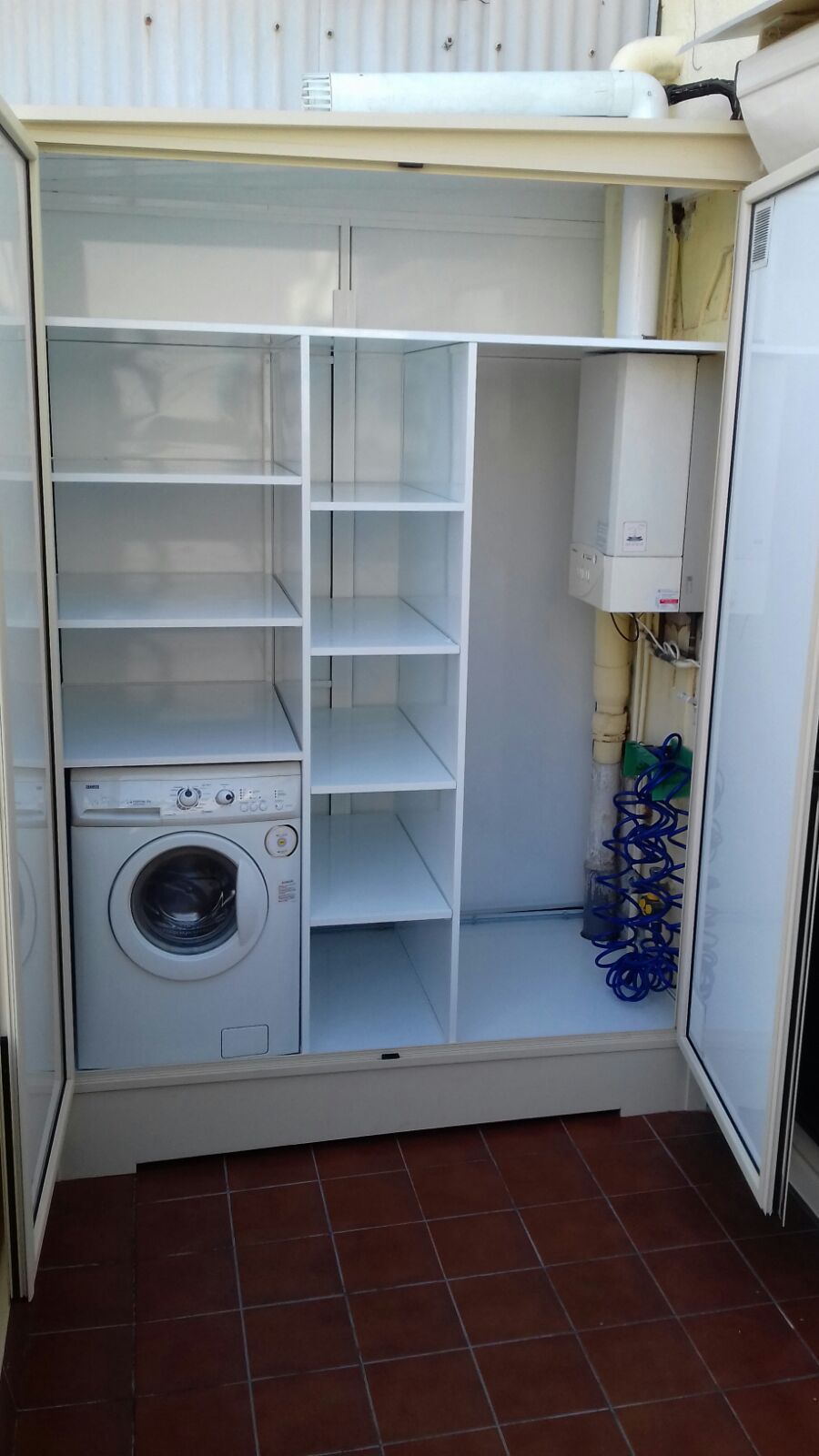 Contacte con nosotros e informese