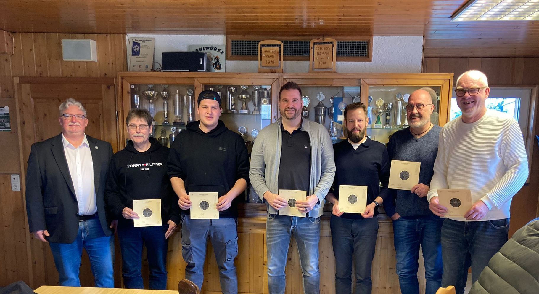 v.l. Adjutant Hartmut Hansch, Michael Eckhardt, Janek Ortmann, Holger Timpe, Adjutant Robert Preisker, Adjutant Jens Hoffmann und Thomas Bock v.l. Adjutant Hartmut Hansch, Michael Eckhardt, Janek Ortmann, Holger Timpe, Adjutant Robert Preisker, Adjutant Jens Hoffmann und Thomas Bock