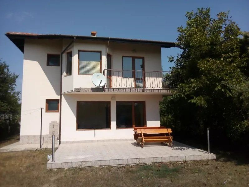 Einfamilienhaus, Wohnzimmer, Küche, 3 Schlafzimmer, 3 Bäder, große Terrasse, möbliert. Deutscher Standard - 75.000 EUR Schwarzes Meer