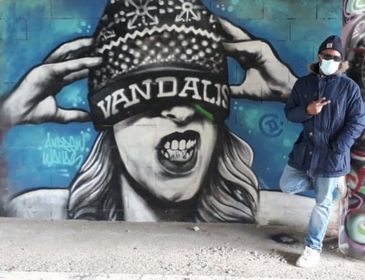 Andrew Wallas, Fresque à la bombe sur mur (2019), Spot 13, Paris 75013