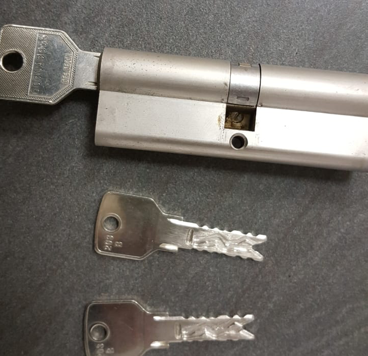 Schloß / Zylinder mit 3 Schlüssel