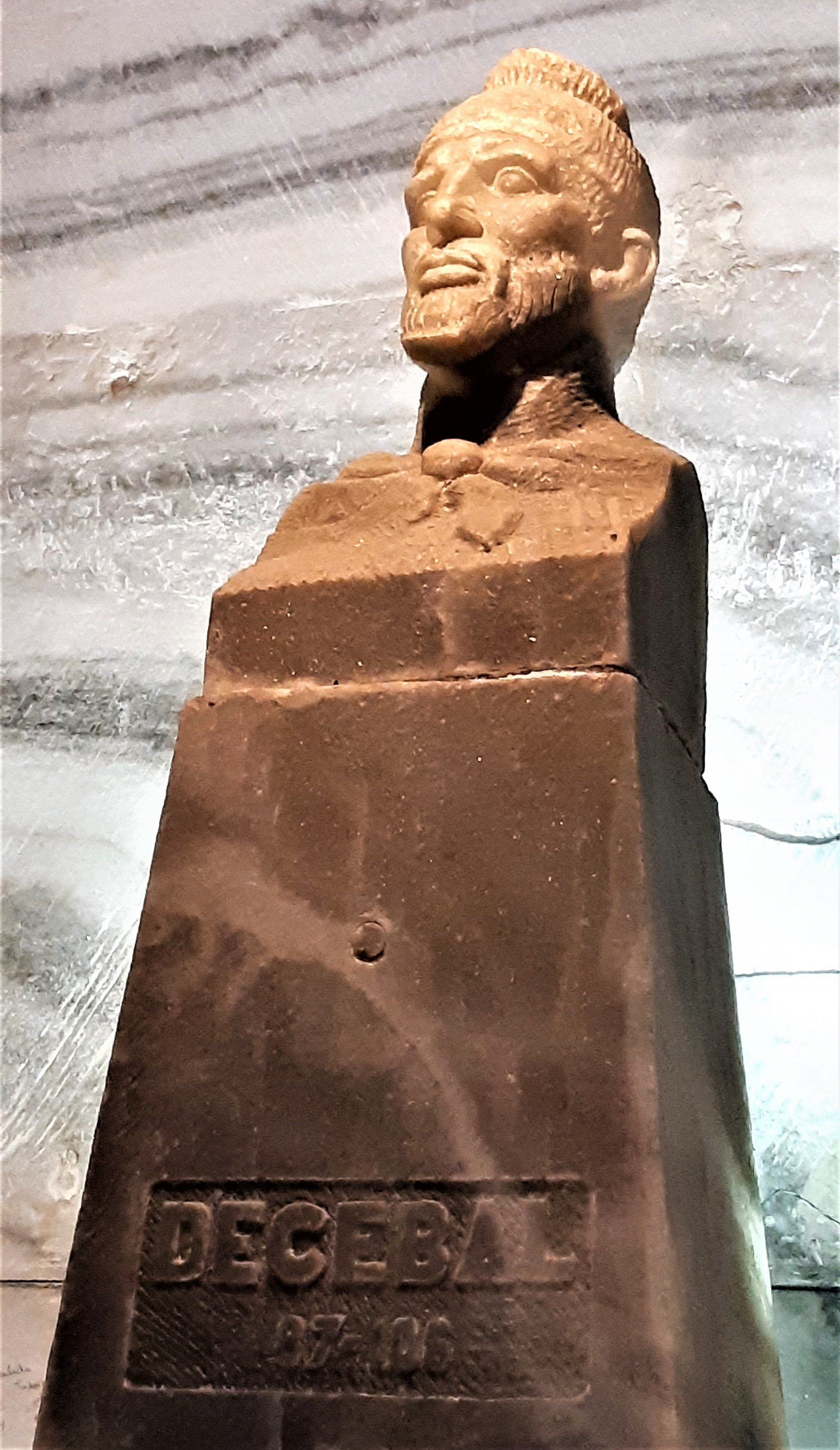 blog agence voyage roumanie empereur dace decebal buste monument