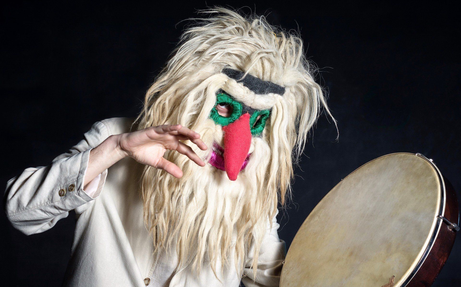 agence voyage roumanie blog masque traditionnel folklorique