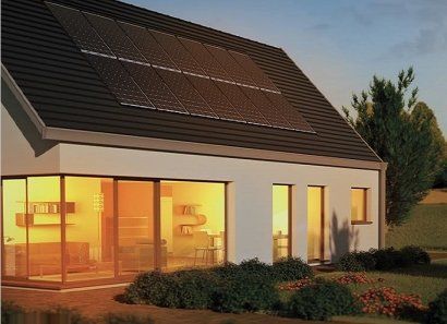 Autoconsumo solar y  placas y paneles solares, energía solar  y renovable. fotovoltaica
