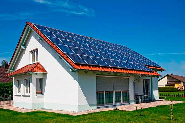 Autoconsumo solar y placas y paneles solares, energía solar y renovable. fotovoltaica