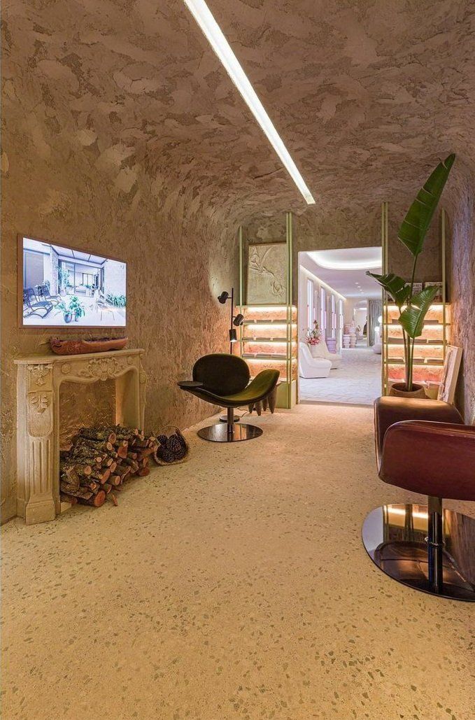 Espacio realizado con mortero de arcilla con texturas de Ecoclay, en Casa Decor.