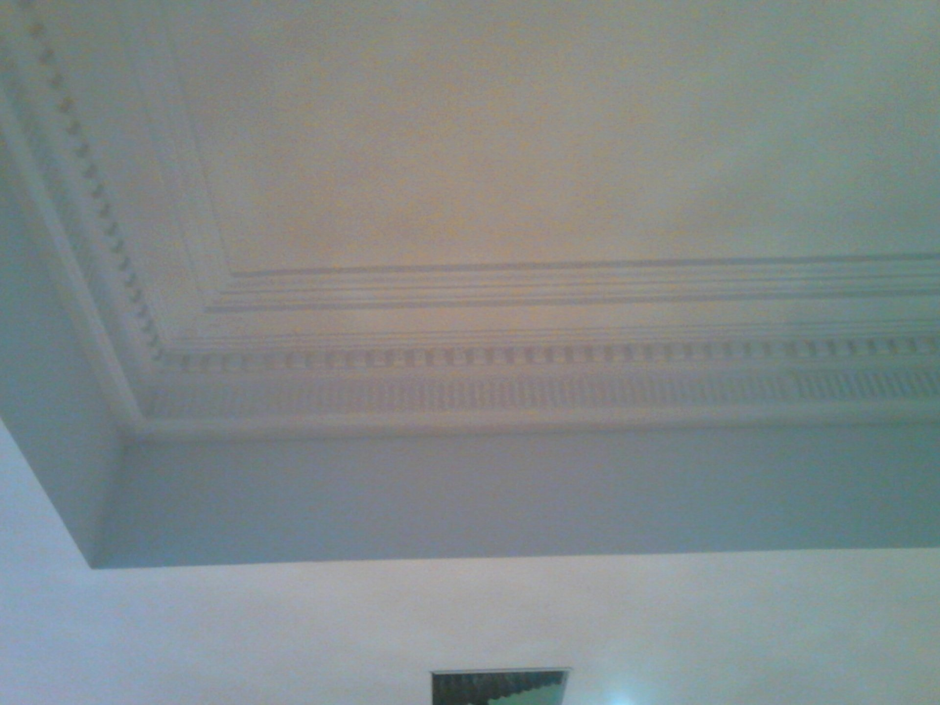 Instalación de molduras y cornisas.