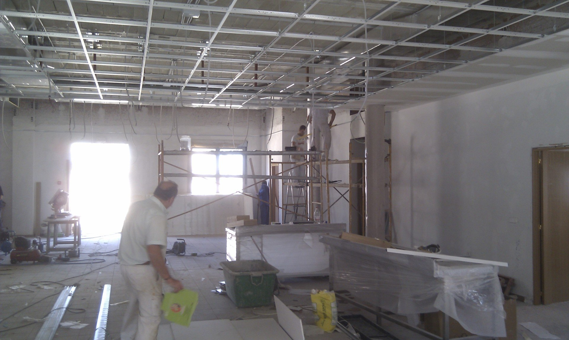 Instalación de techos registrables.