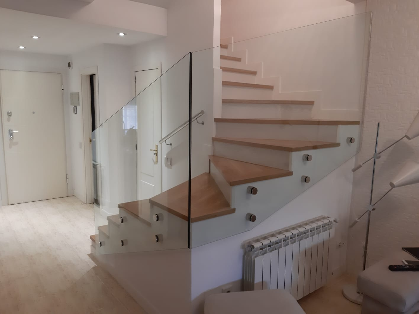 Instalación de escalera y cristal.