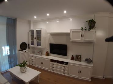 Boaserie lacada en color blanco.