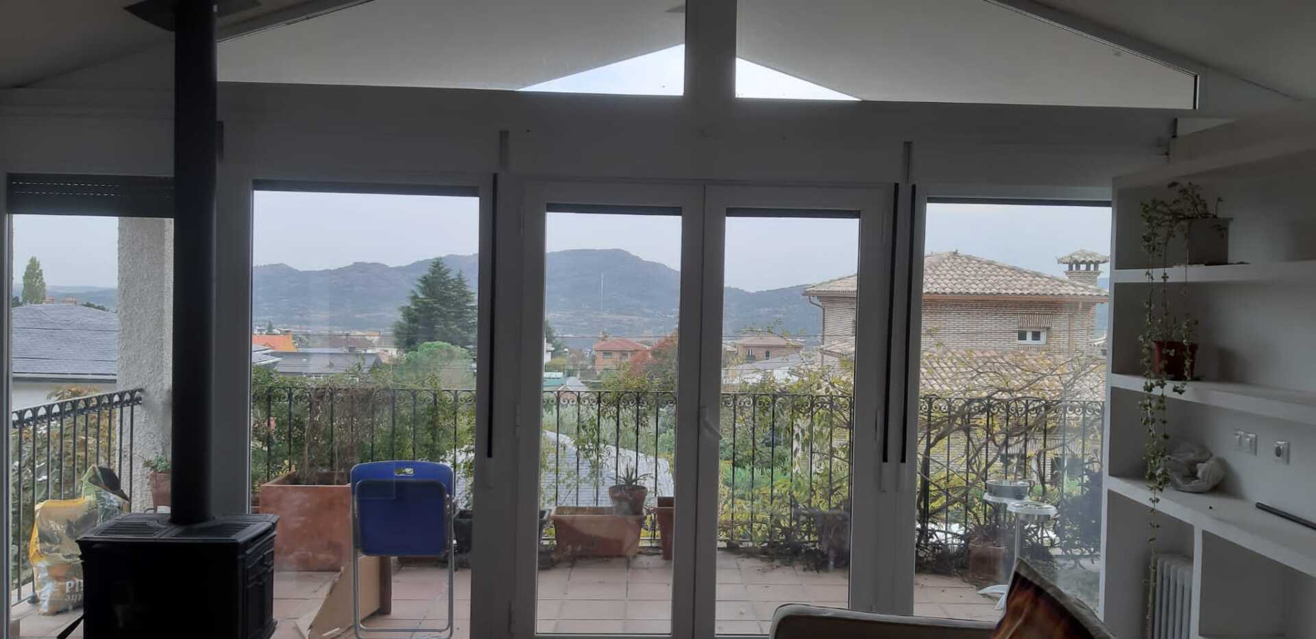 Instalación de puertas y ventanas de aluminio.