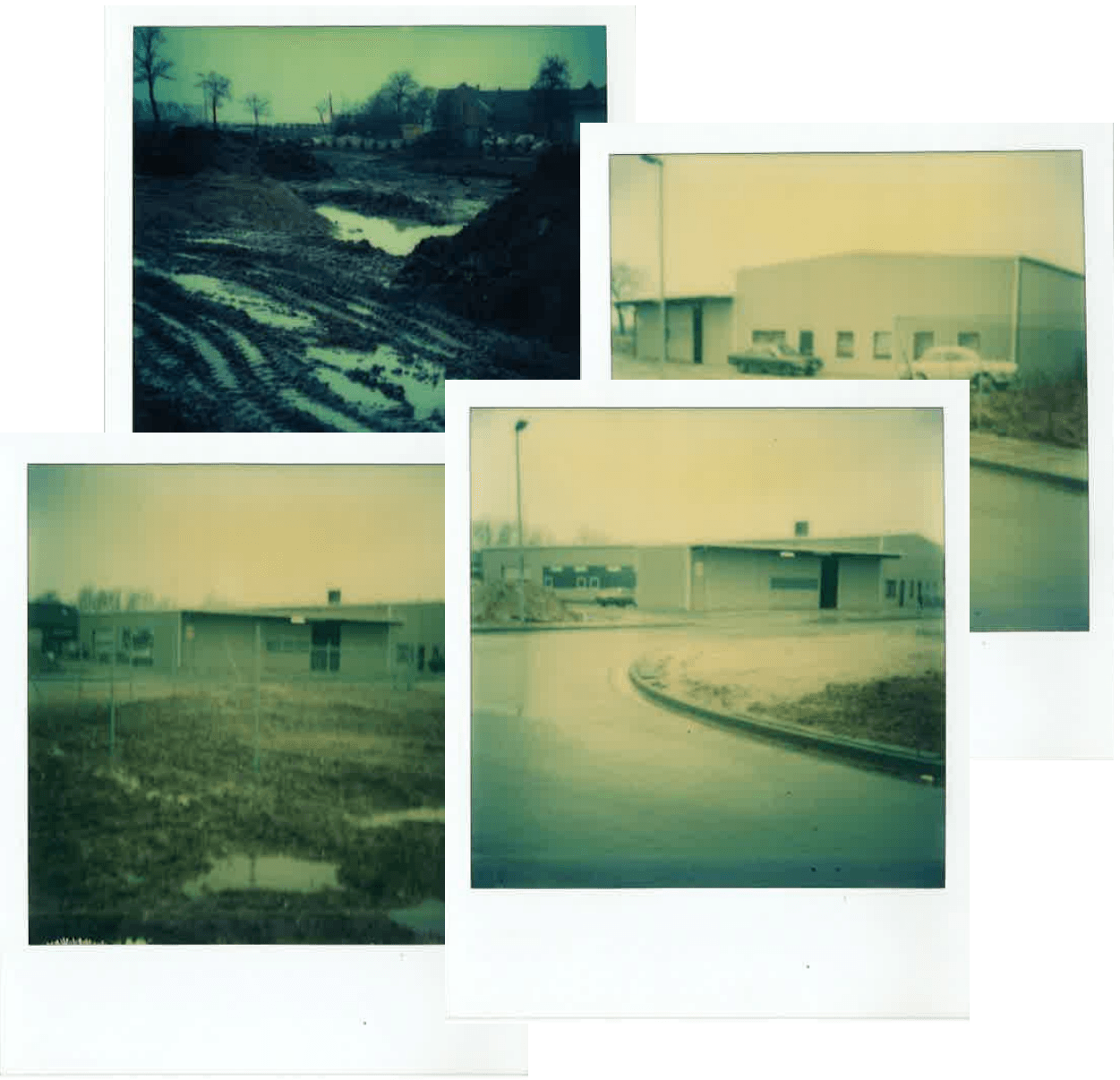 Vier Polaroid Bilder, die den Aufbau unseres Betriebsgeländes dokumentieren.  Das erste Bild zeigt das unbebaute Gelände. Das Bild links unten zeigt den Anfang der Bebauung. Die beiden rechten Bilder zeigen das Gelände Ausunterschiedlichen Perspektiven. Oben rechts zeigt das Hauptgebäude. Unten rechts zeigt das ehemalige Gaslager.
