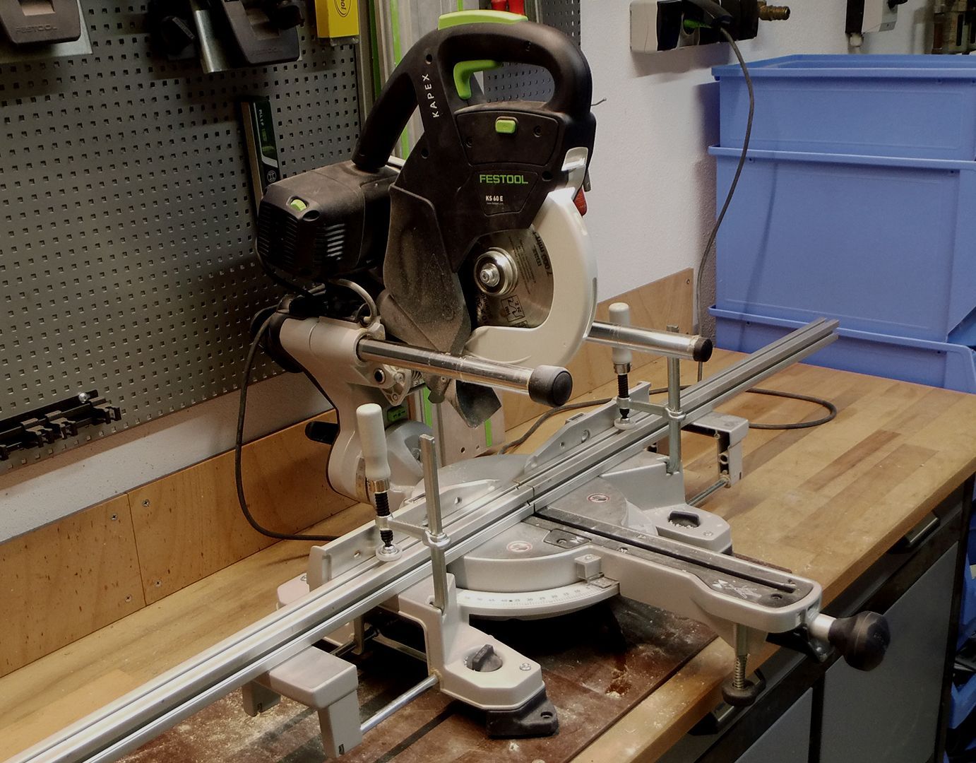 Zuschnitt von Aluminiumprofilen für Gestellmontage