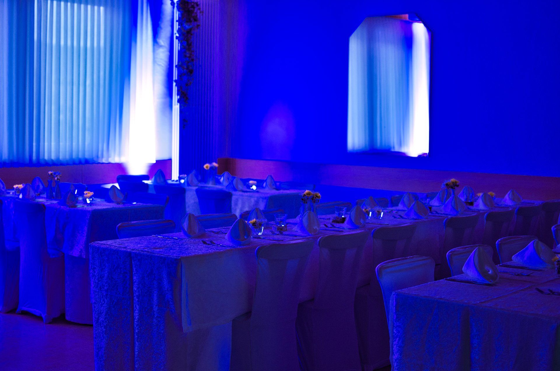 Eventbeleuchtung Festsaal blau Gasthof Altmann Eschlkam