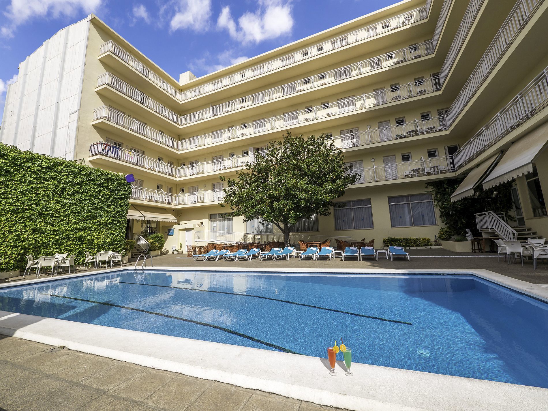 Hotel Checkin Pineda in Pineda de Mar günstig buchen bei PP Busreisen