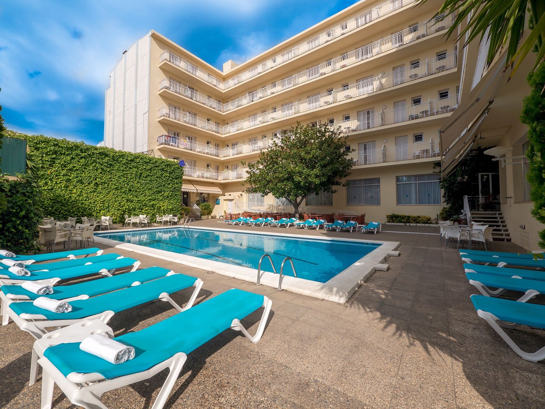 Hotel Checkin Pineda in Pineda de Mar günstig buchen bei PP Busreisen