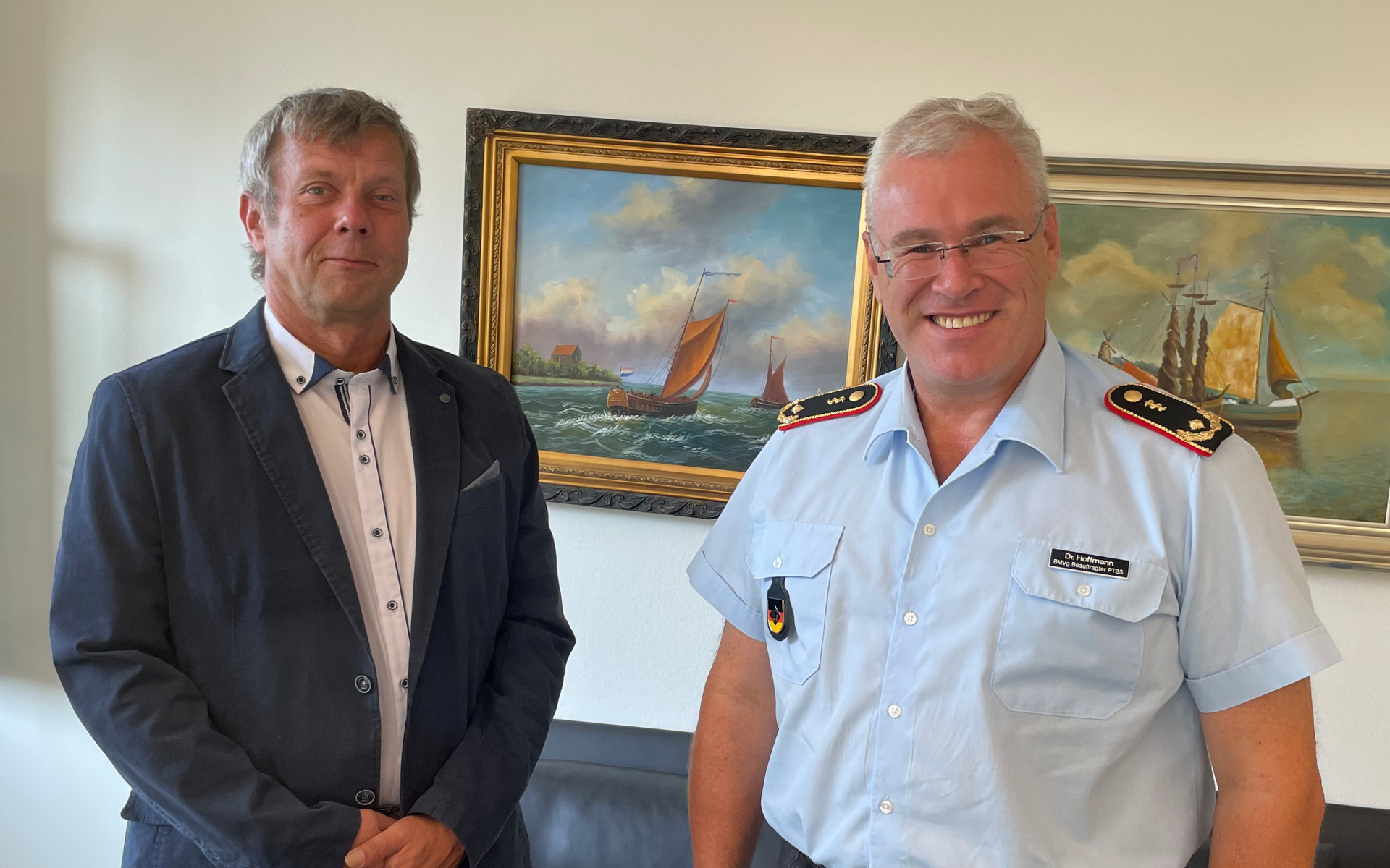 Dirk Bandholz und Generalarzt Dr. med. Ralf Hoffmann