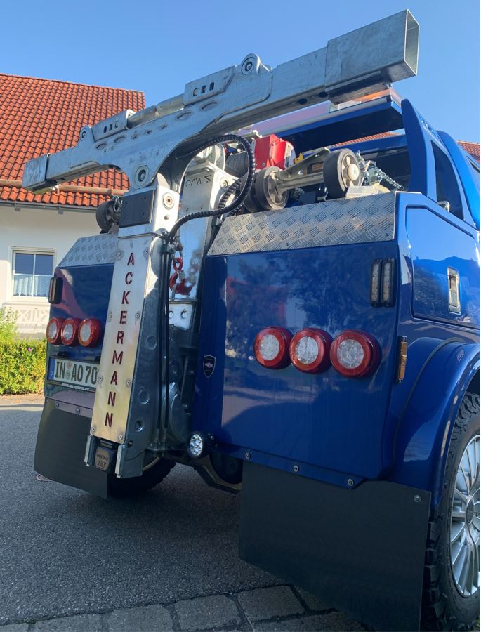 Amarok mit Hubbrille Tiefgaragenbergefahrzeug