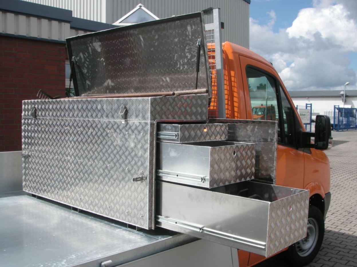 Aufbauwerkzeugkiste Staubox auf der Pritsche Pritschenbox Boxen Transportkisten Transportboxen Werkzeugkisten
