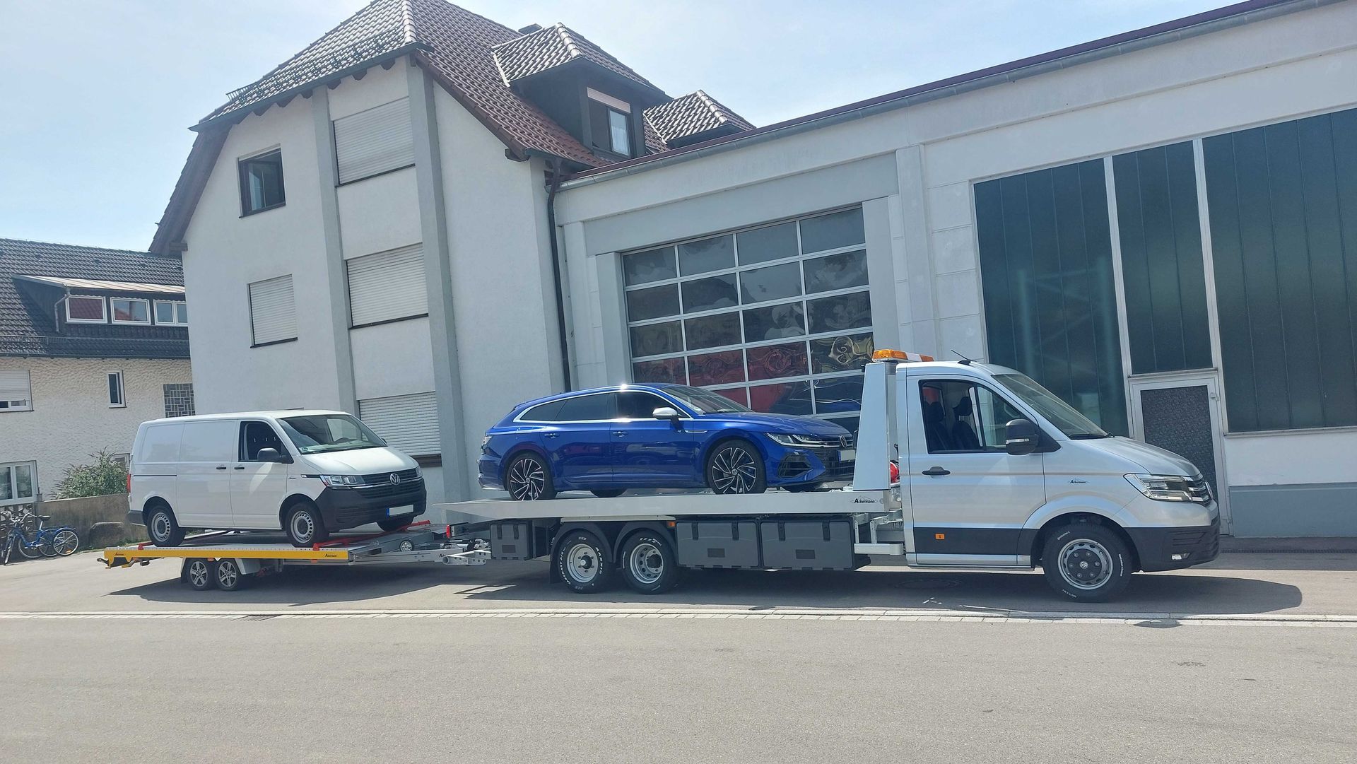 Autotransportanhänger Aluminium 3,5 To direkte Überfahrbarkeit auf Verschiebeplateau