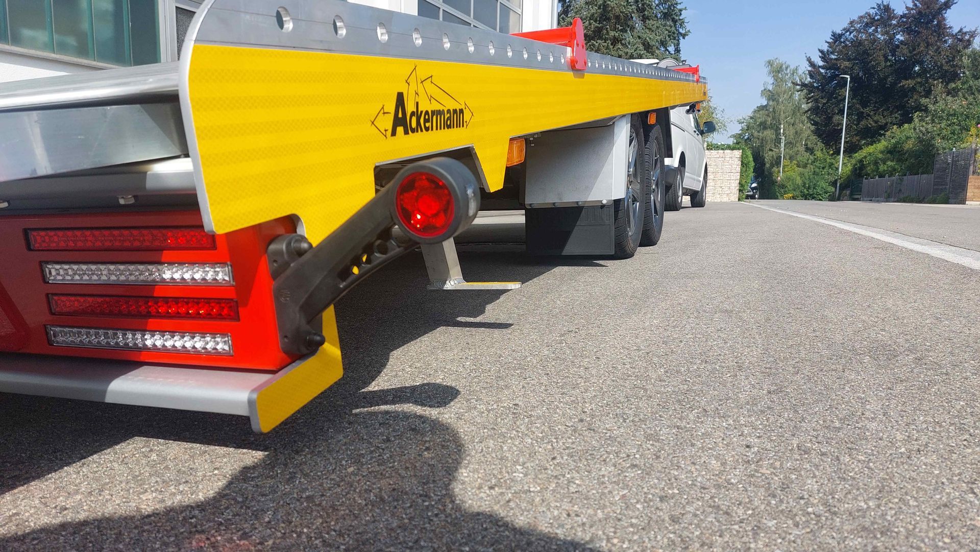 Autotransportanhänger Aluminium 3,5 To flacher Auffahrwinkel