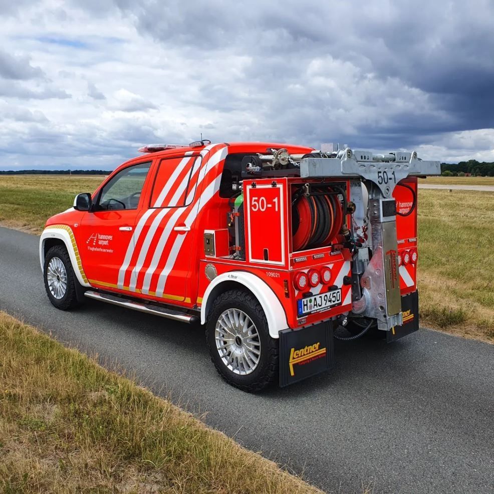 Amarok mit Hubbrille Tiefgaragenbergefahrzeug Ausführung Feuerwehr TBF-W