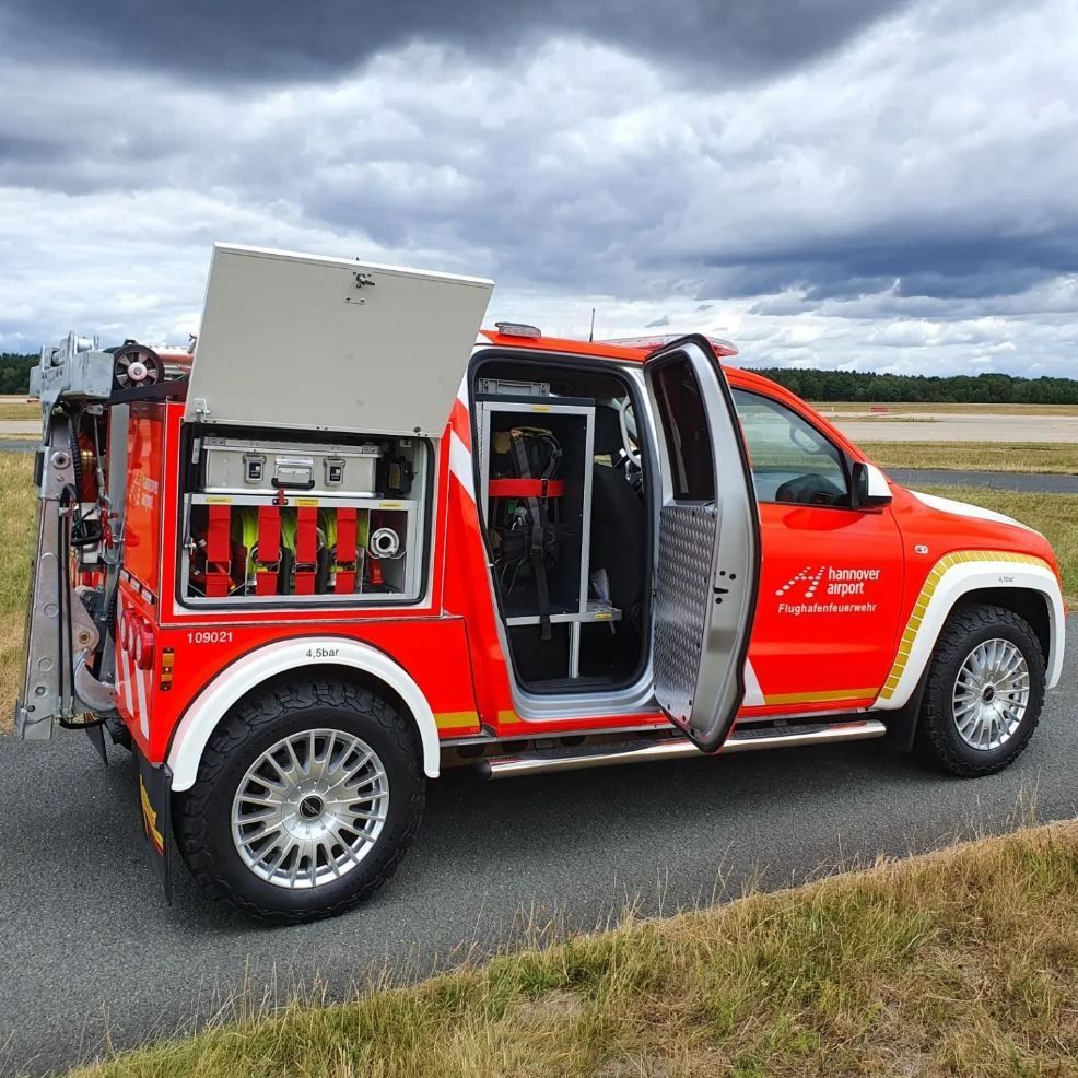 Amarok mit Hubbrille Tiefgaragenbergefahrzeug Ausführung Feuerwehr TBF-W