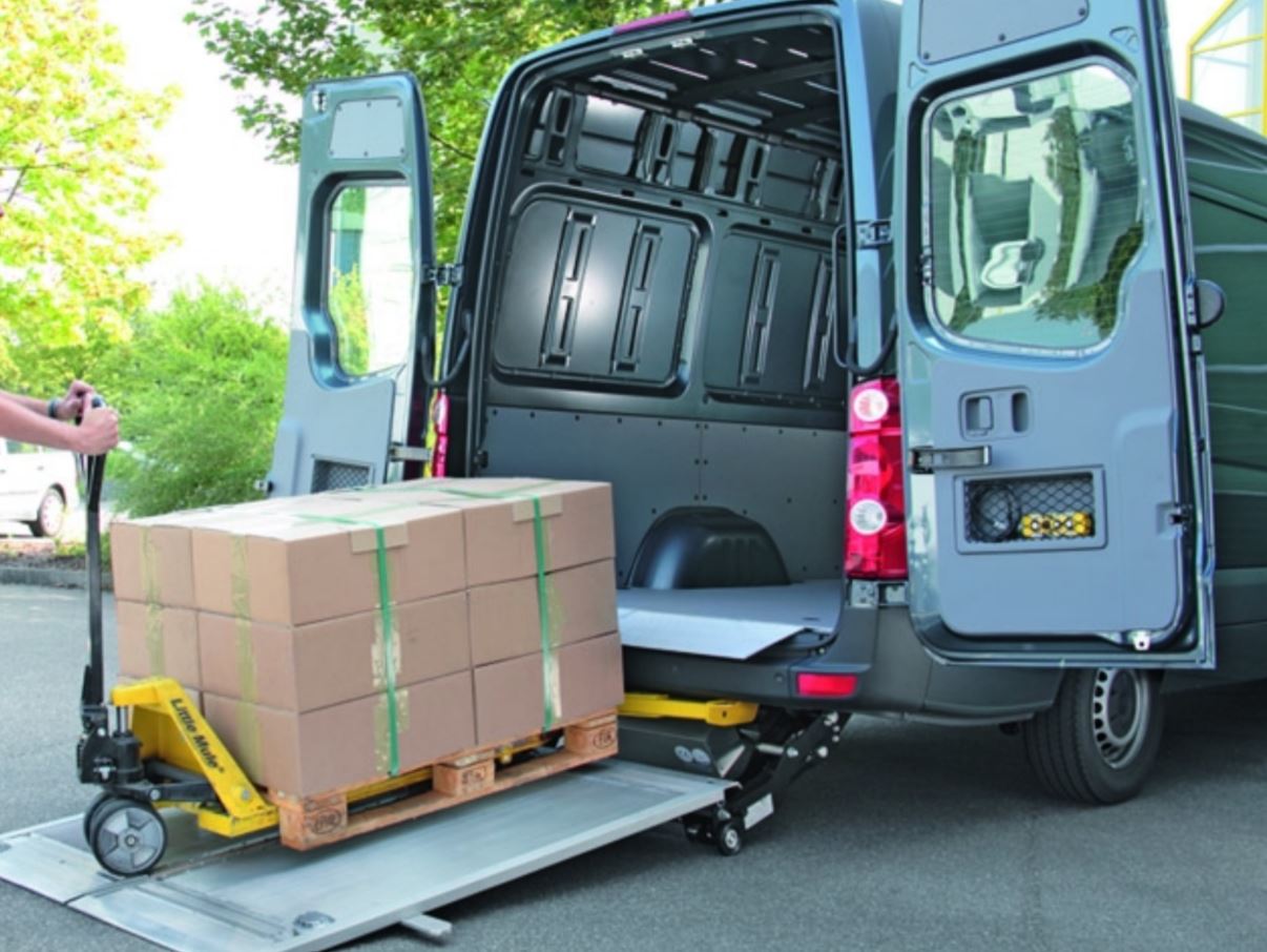 geteilte Ladebordwand Ladebordwand elektrische Rampe Kastenwagen VW Volkswagen Crafter Fußbedienung Hubwagen