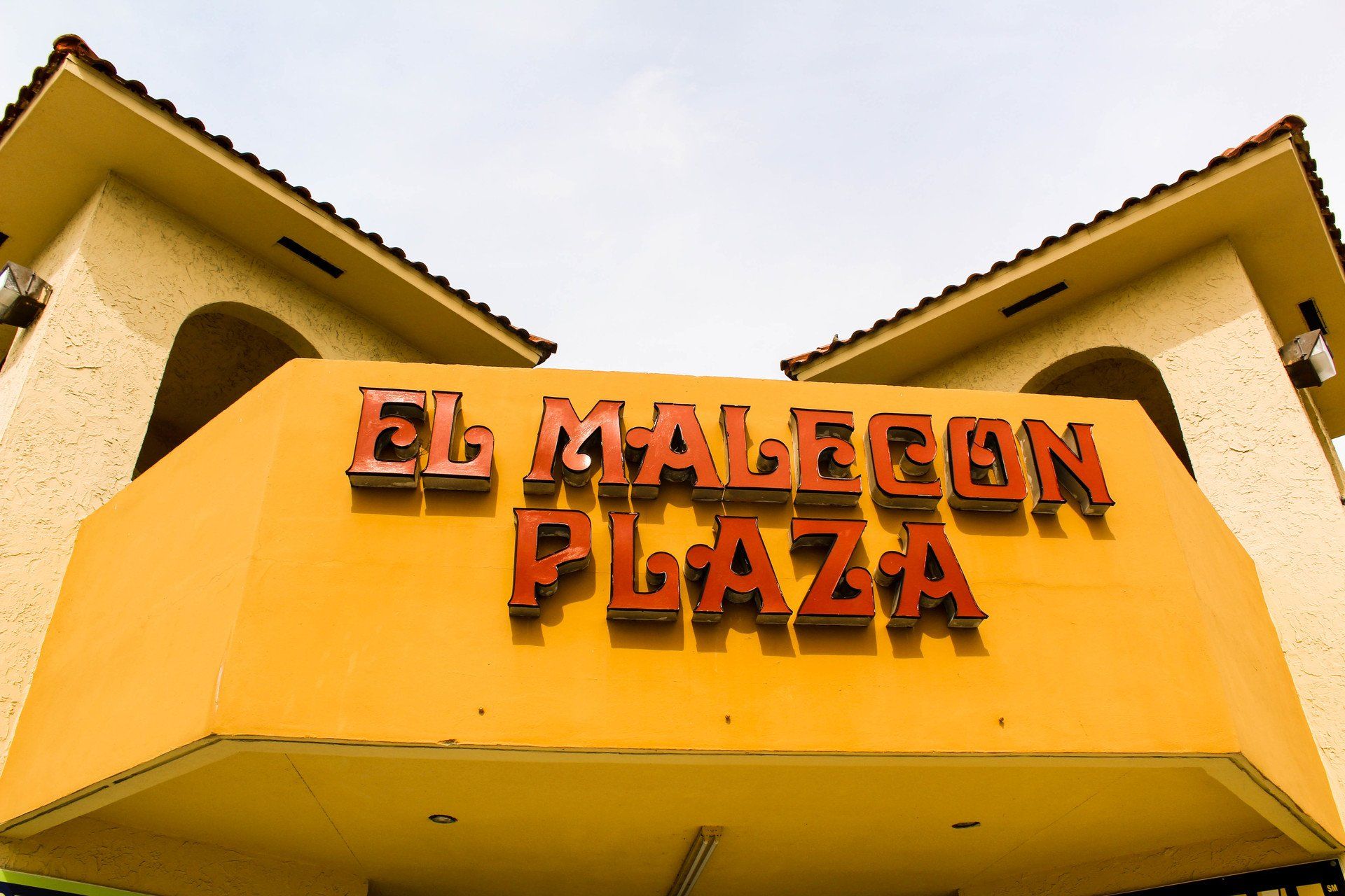 Explore El Malecon Plaza