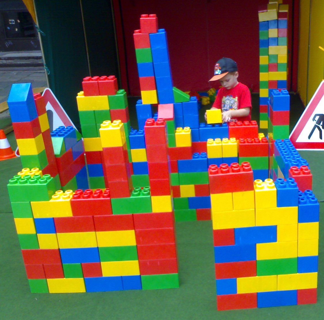 riesenbausteine, kinderbaustelle, bausteine
