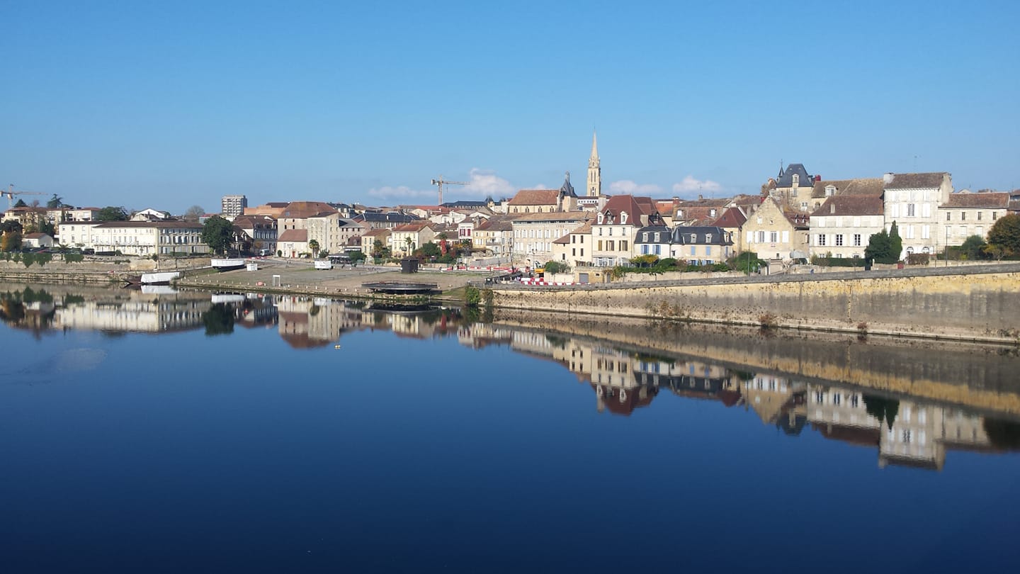Bergerac quayside and town centre