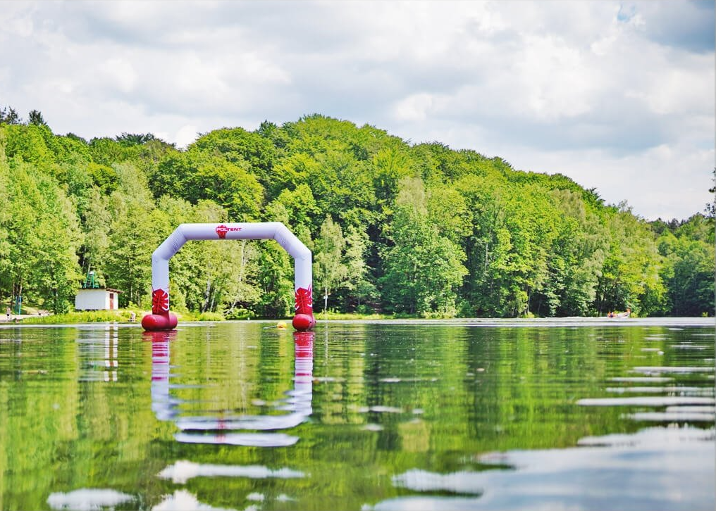 Schwimmender Torbogen