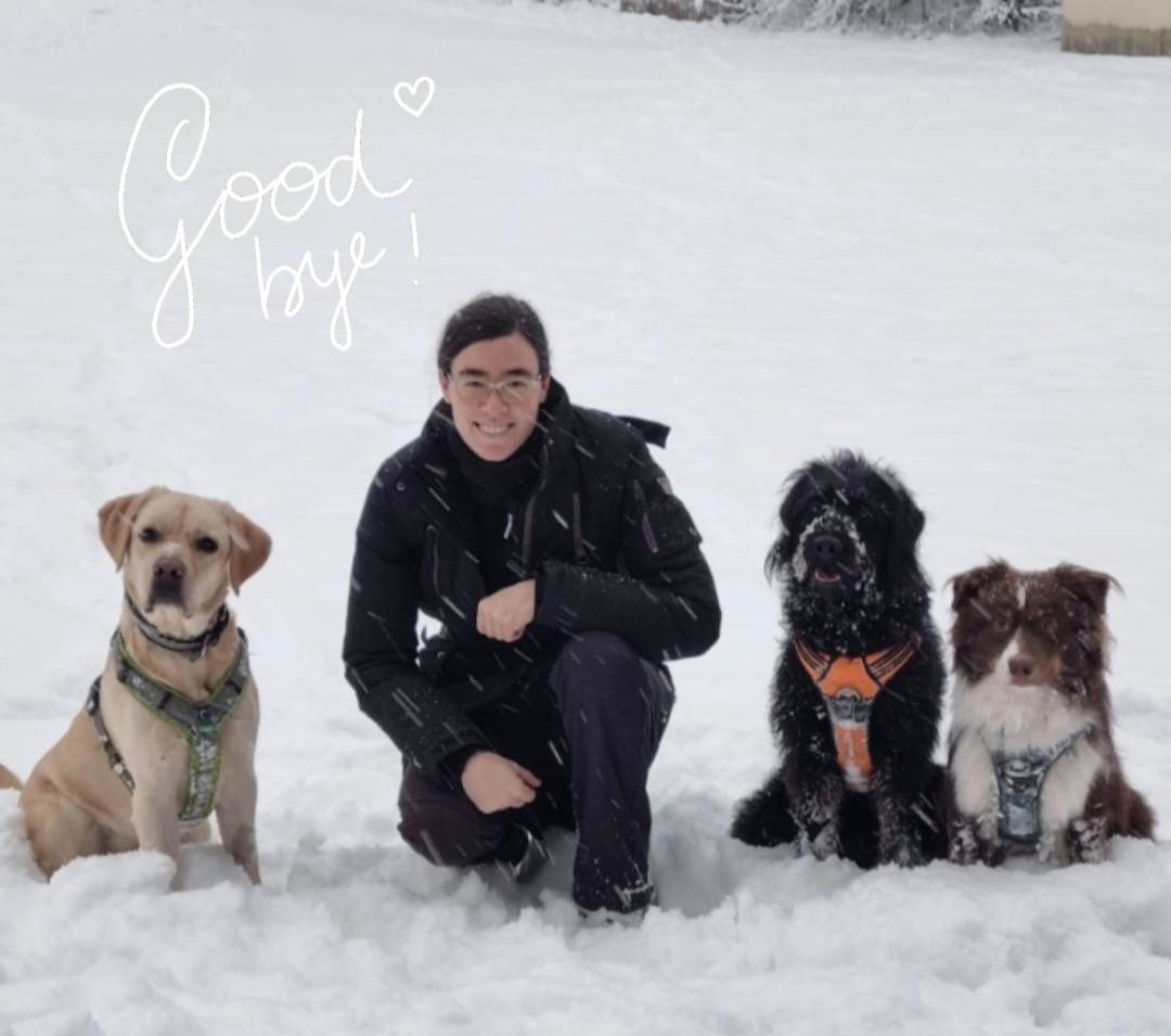 Finnley, ich, Nika und Schoki im Schnee mit der Aufschrift Good bye Finnley, ich, Nika und Schoki im Schnee mit der Aufschrift Good bye