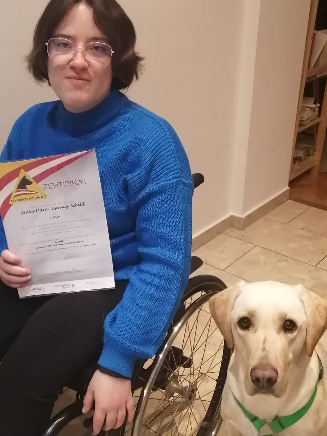 Anika und ihre Servicehündin Luna - Assistenzhund Anika und ihre Servicehündin Luna - Assistenzhund