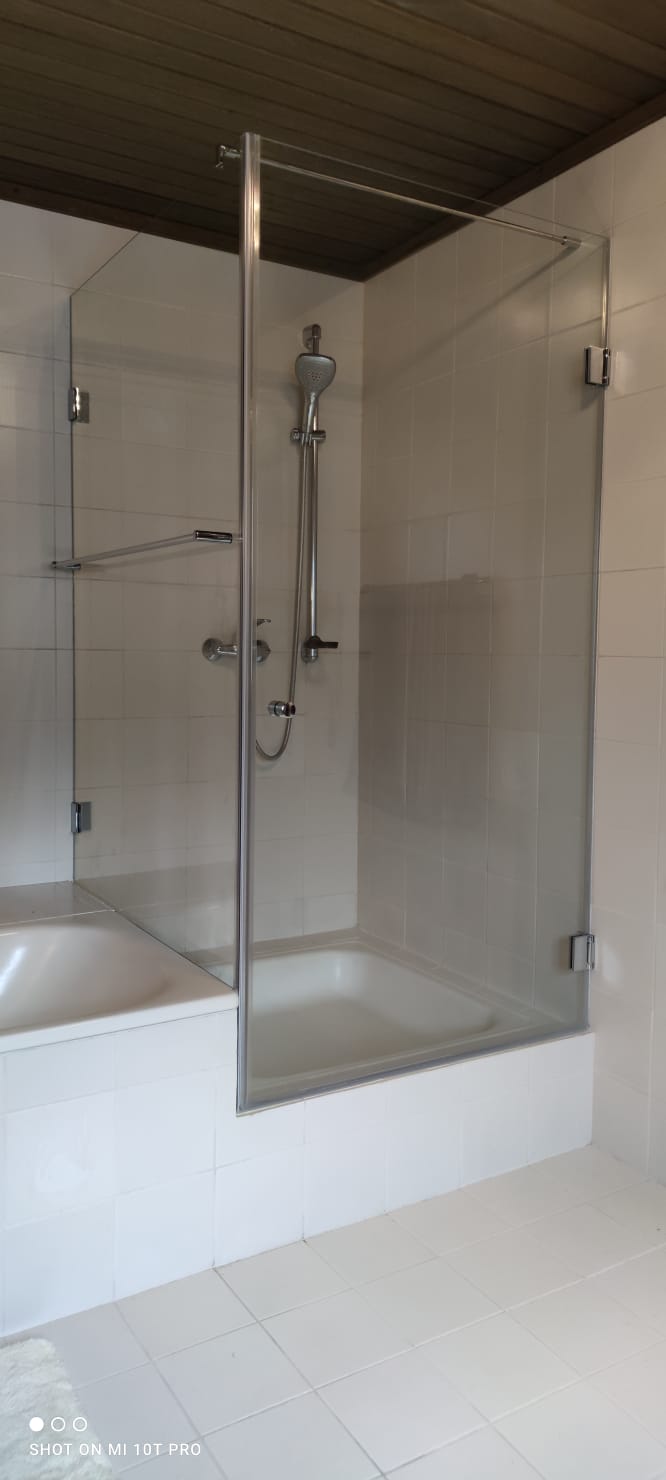 Ganzglas-Eckdusche nach Maß - www.meine-glas-dusche.de