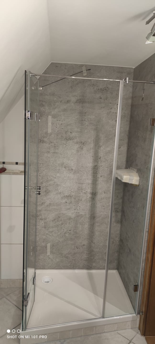 Eckduschkabine mit Falttüre, Sonderkonstruktion von MEINE GLAS DUSCHE