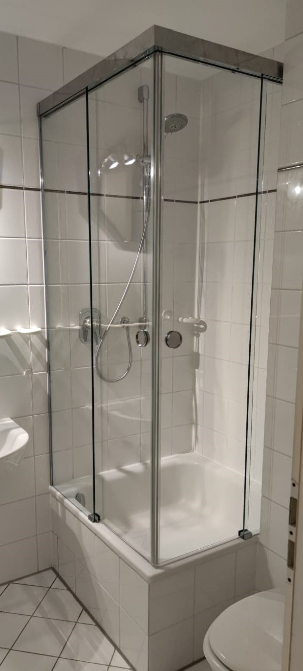 Eckdusche mit Schiebetüren, Eckeinstieg MGD Slide Typ 209 Line von MEINE GLAS DUSCHE