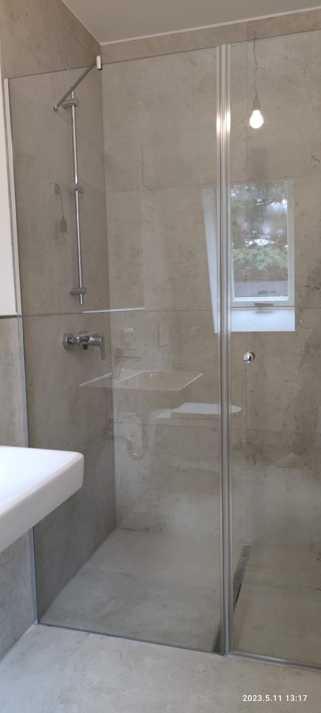 www.meine-glas-dusche.de - Nischendusche Glas nach Maß ohne Rahmen