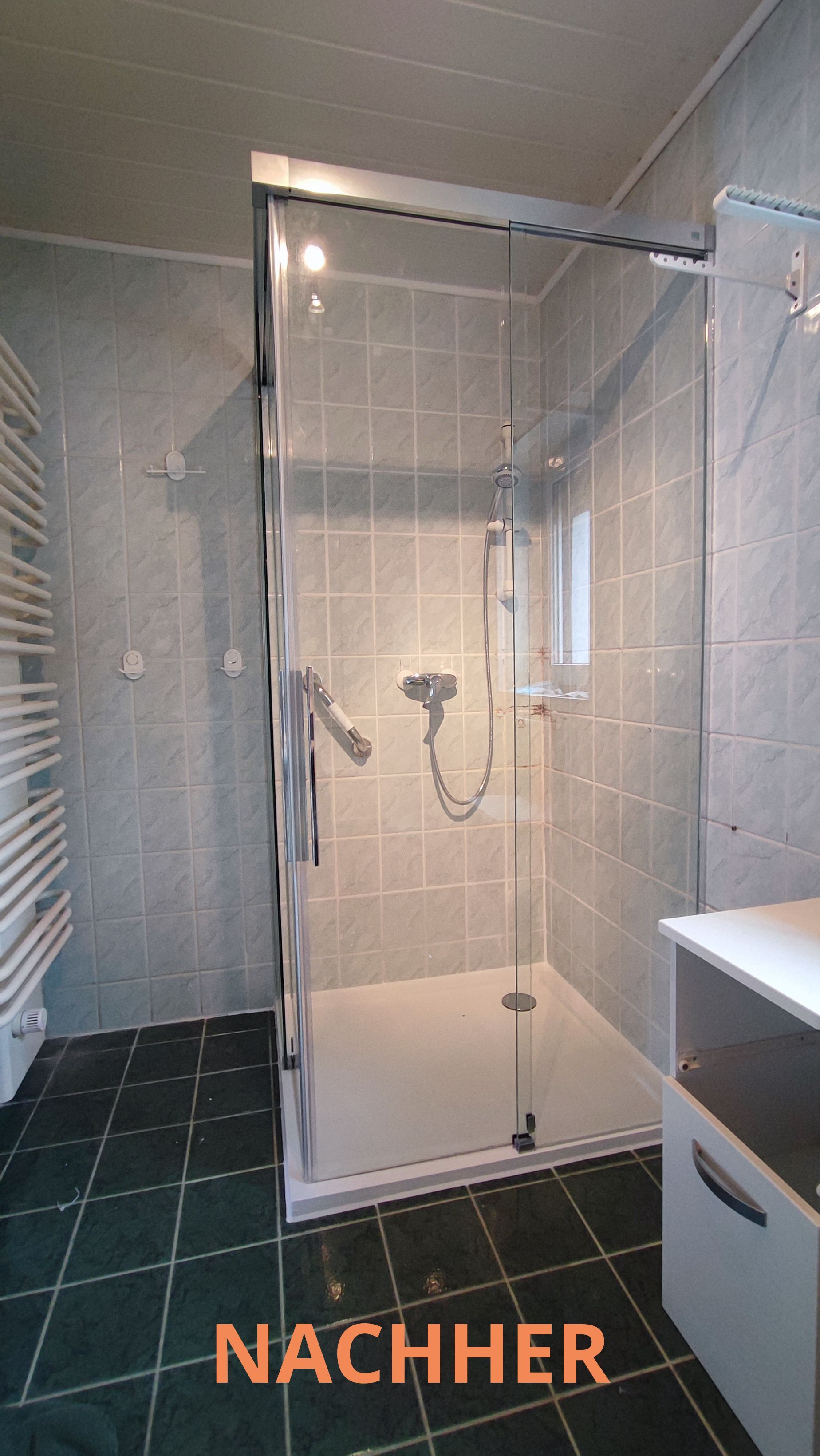 Ganzglas-Eckdusche mit Schiebetüren - www.meine-glas-dusche.de