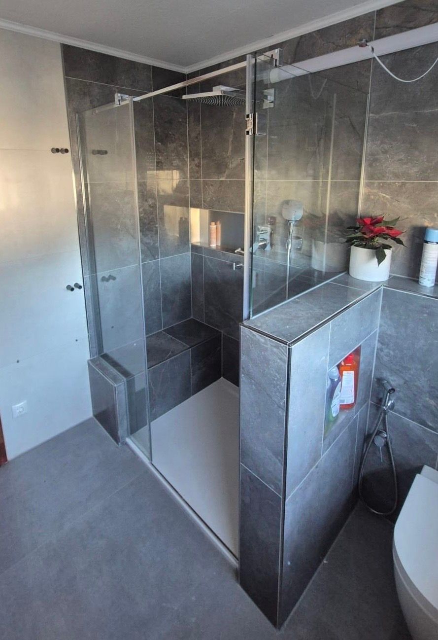 Ganzglas-Eckdusche - www.meine-glas-dusche.de