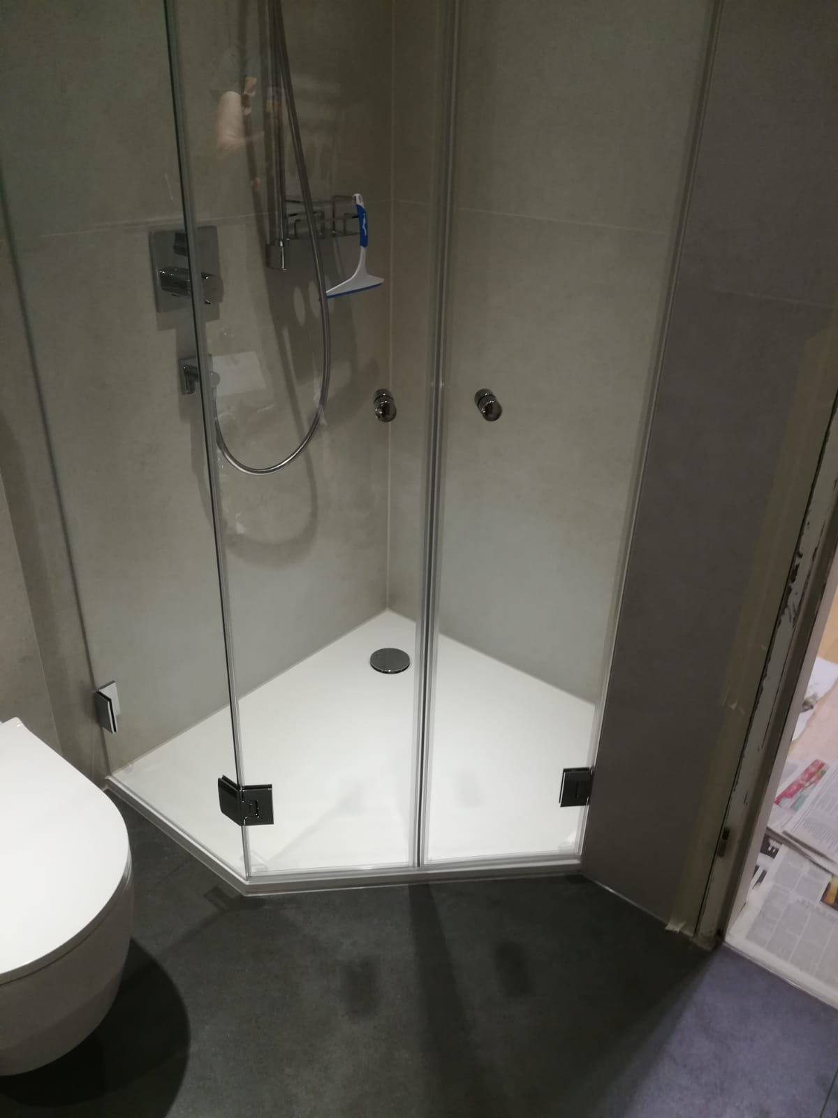 5-Eckduschabtrennung mit Seitenteil und beidseitig öffnenden Türen MGD Swing Typ 302 von MEINE GLAS DUSCHE