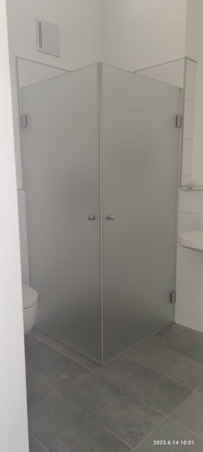 Eckdusche mit Eigeinstieg und Satinato-Glas - MEINE GLAS DUSCHE