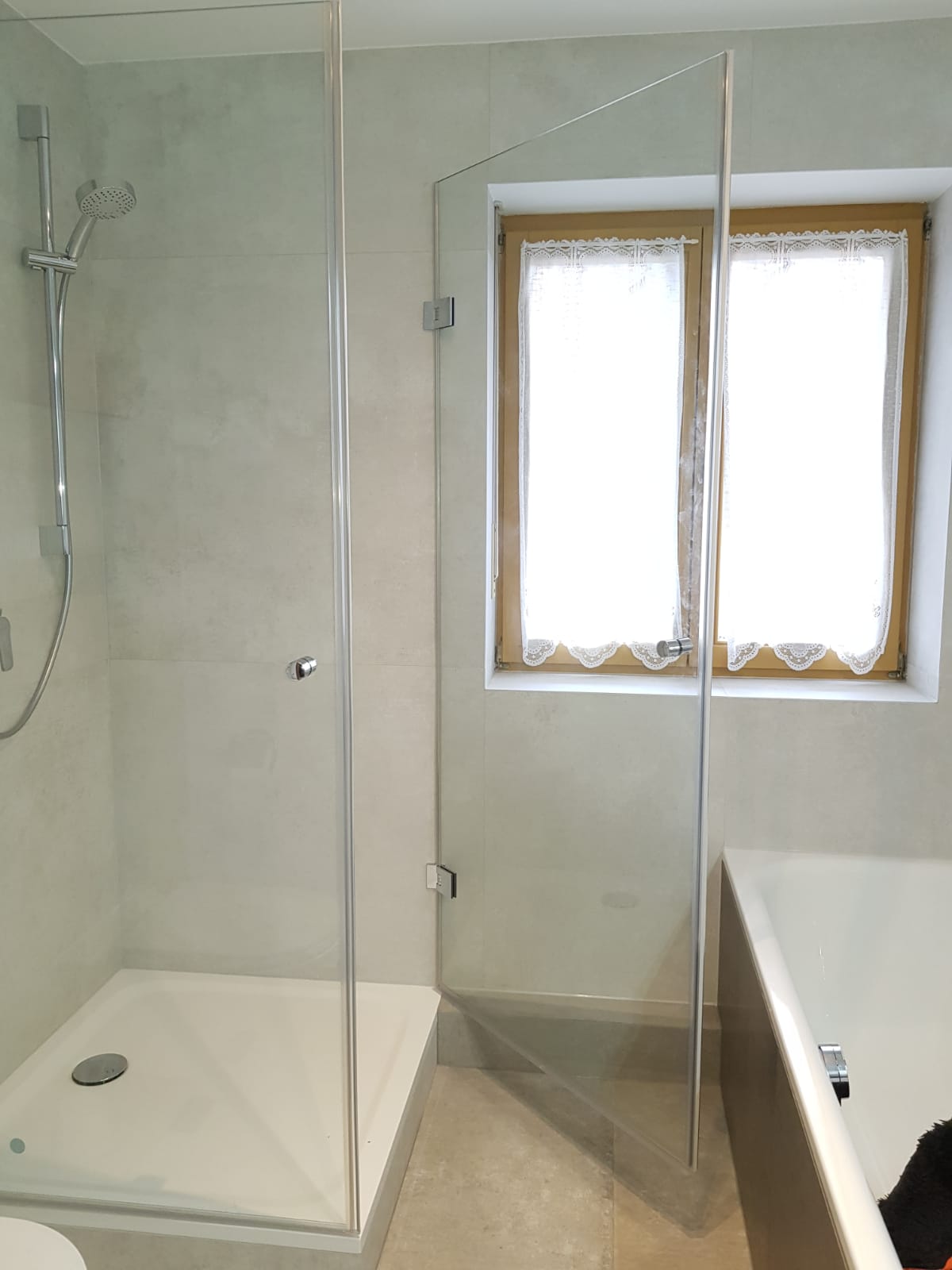 Eckduschkabine aus rahmenlosem Glas nach Maß- www.meine-glas-dusche.de
