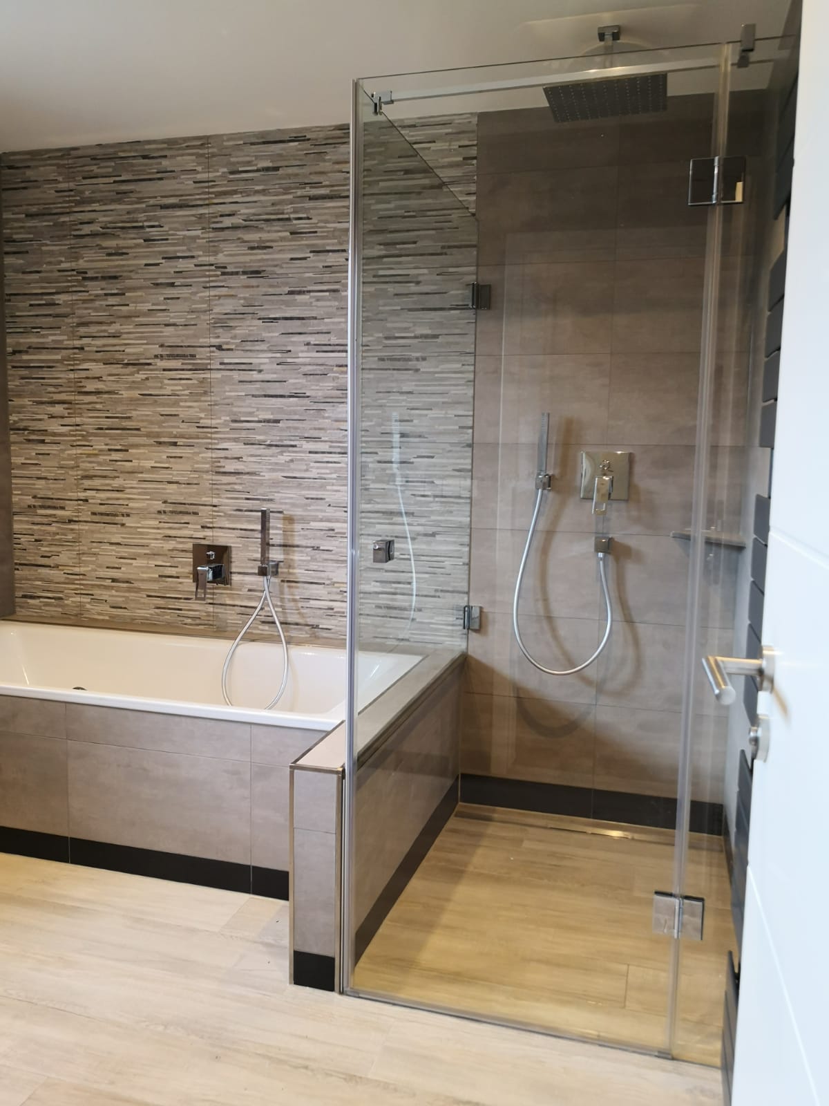 Ganzglaseckdusche nach Maß - www.meine-glas-dusche.de
