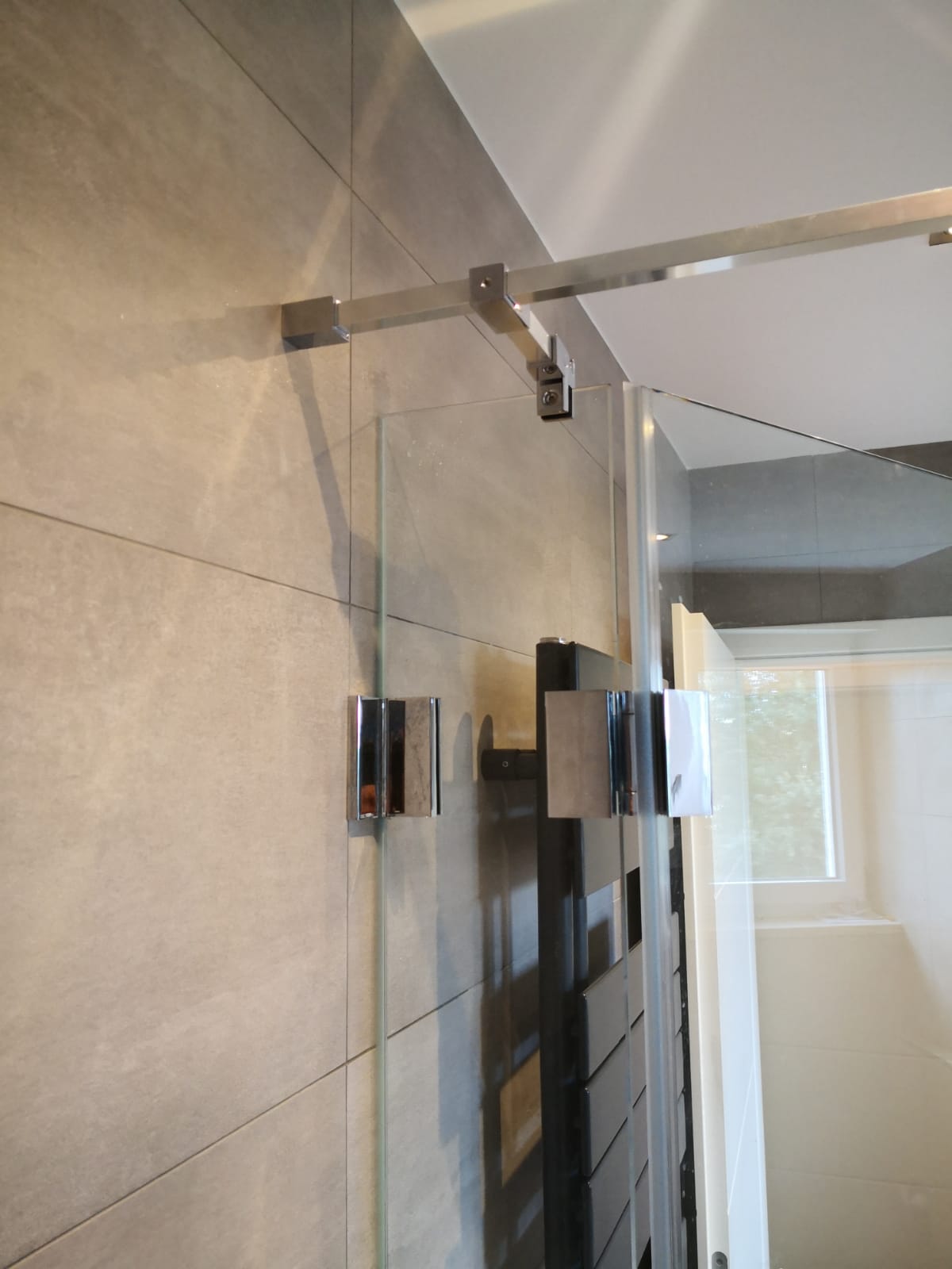 Eckige Stabilisationsstangen - www.meine-glas-dusche.de
