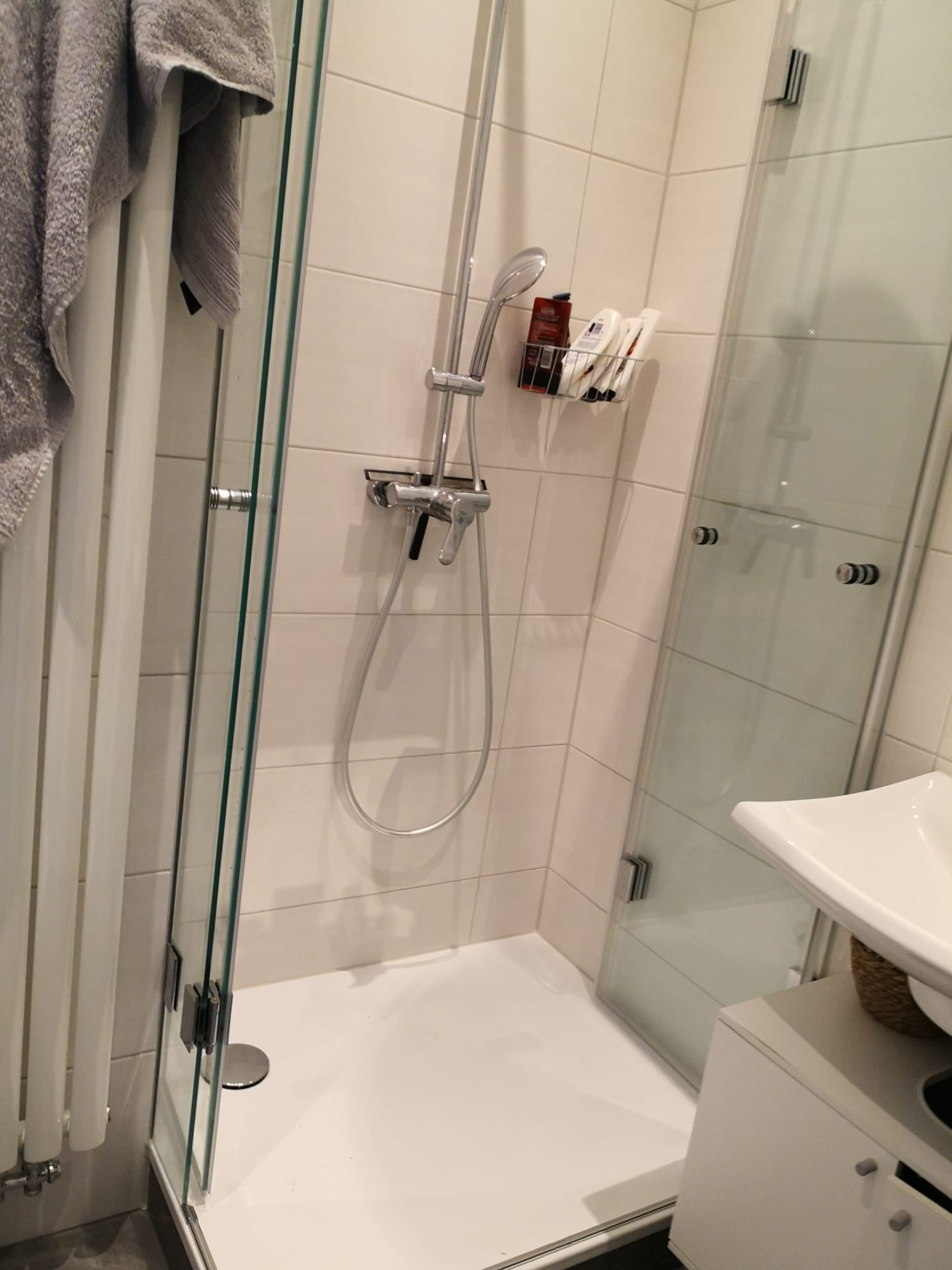 Eck-Duschkabine mit Falttüren von MEINE GLAS DUSCHE