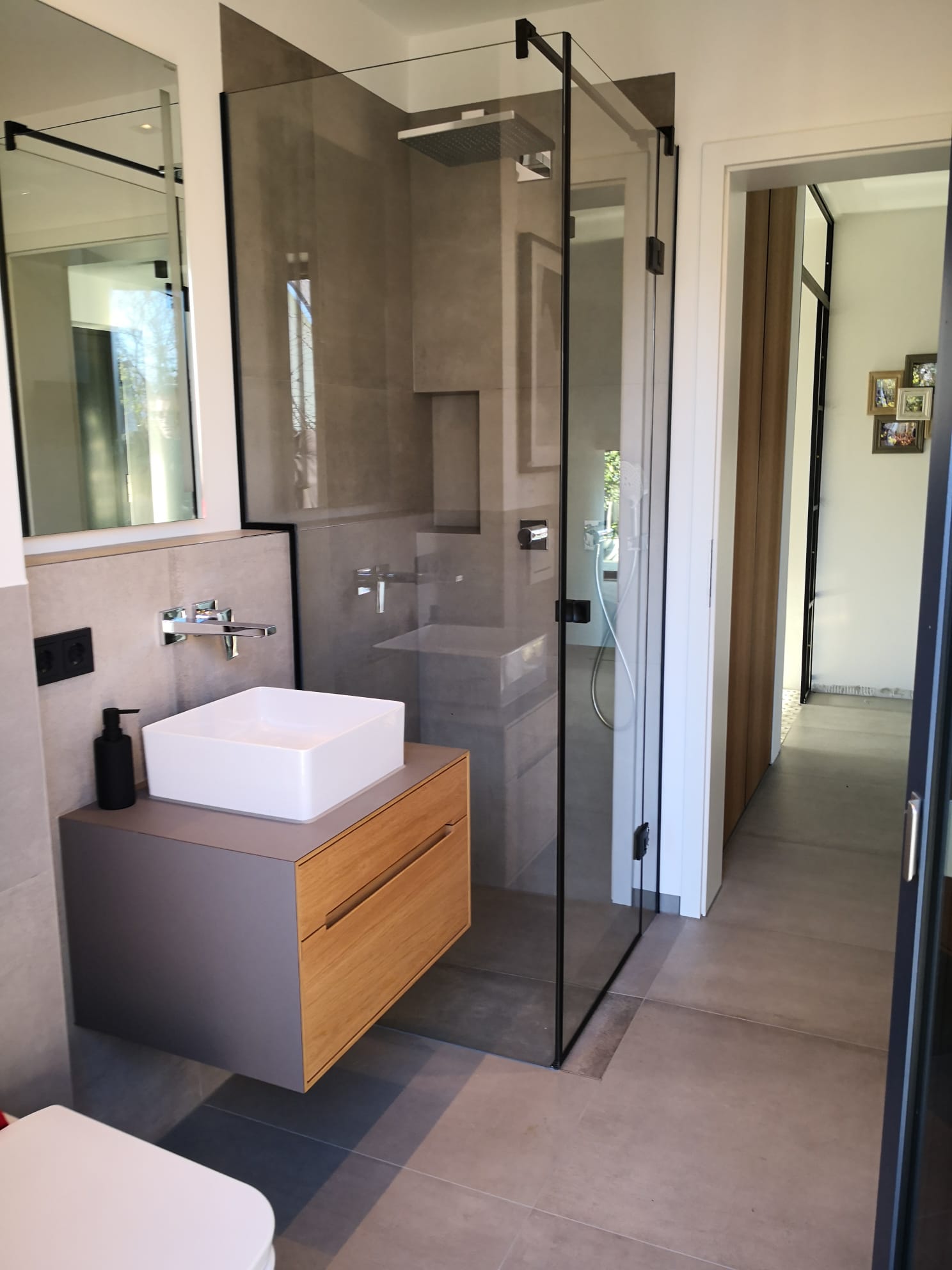 Ganzglas-Duschkabine MGD Swing Typ 210 BLACK mit Eckausschnitt an Vormauerungvon von MEINE GLAS DUSCHE